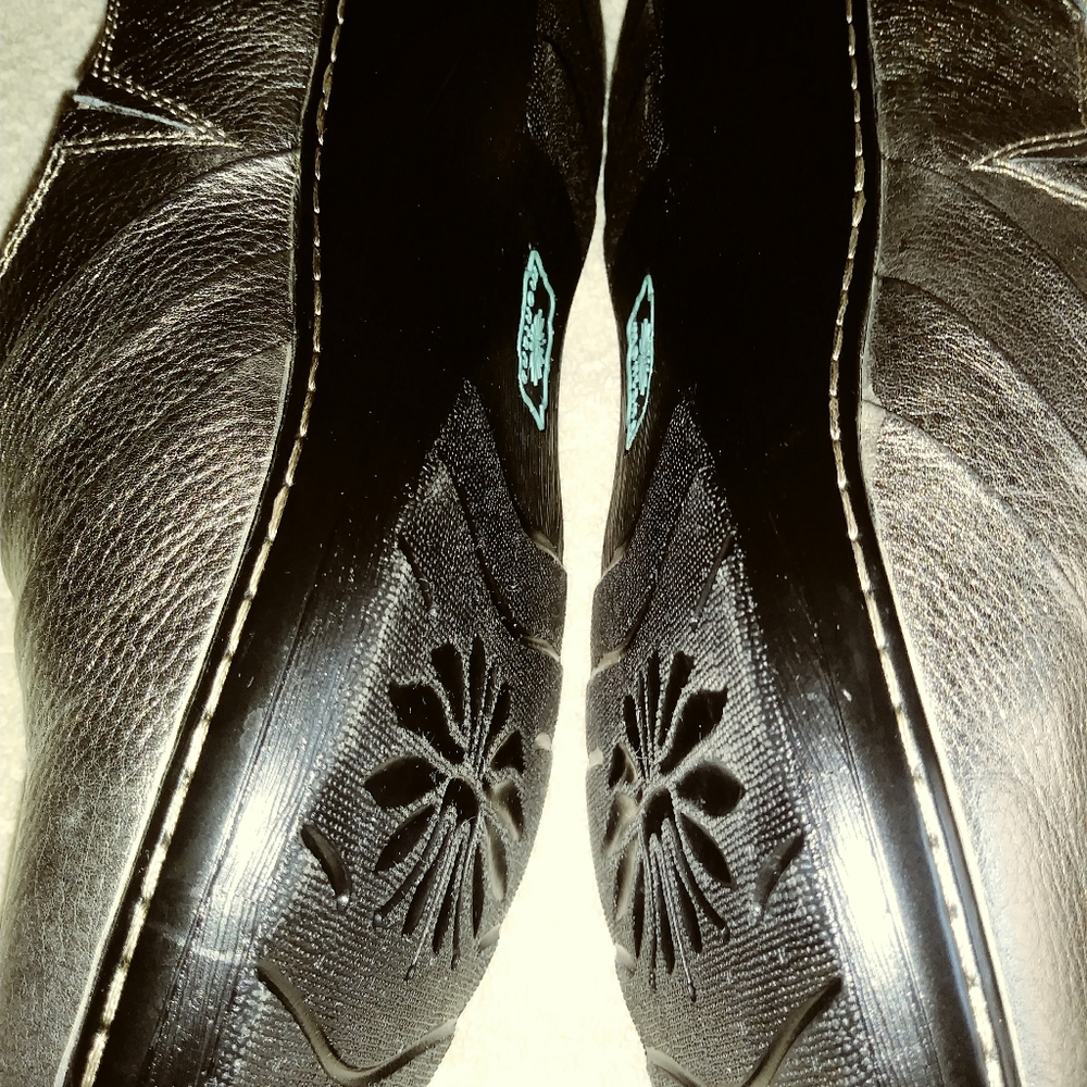 Shoes - Picture 3 of 5